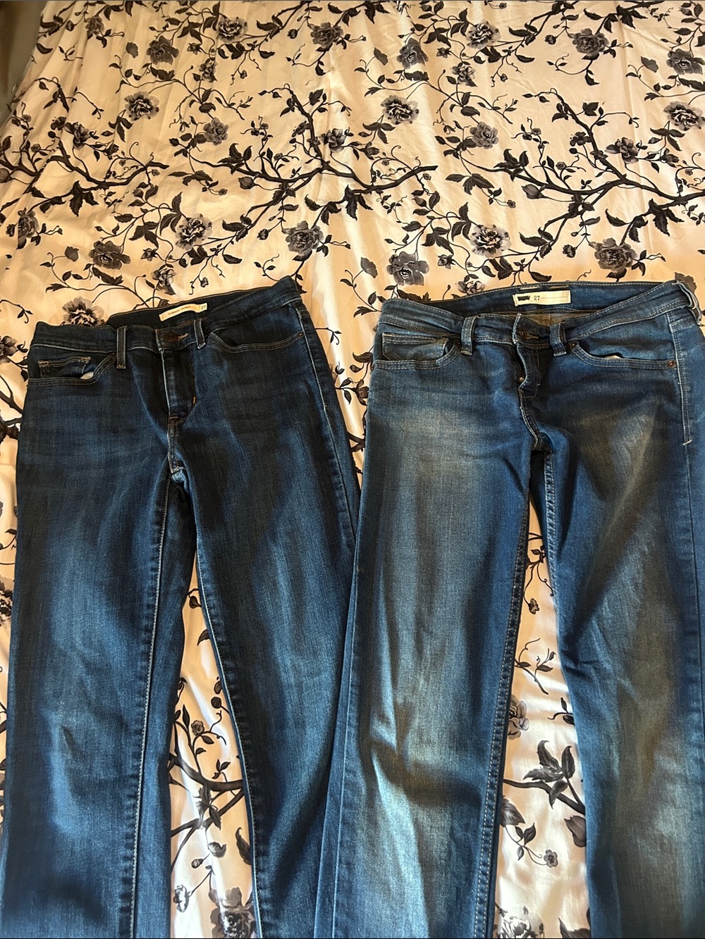 2 Pairs Levi’s skinny jeans sz 27.